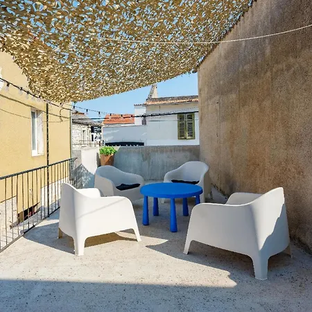 Modernes In Mit Grill, Terrasse Und Garten Prázdninový dům *
